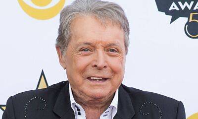Tributes pour in as country star Mickey Gilley dies aged 86 - hellomagazine.com - Texas - state Missouri