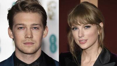 Taylor Swift Is a ‘Fan’ of Joe Alywn’s TV Show— Yes, That Includes His Sex Scenes - stylecaster.com - Taylor
