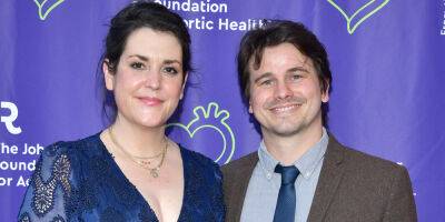 Melanie Lynskey Recalls Her Spontaneous Wedding to Jason Ritter & Says It Happened Out of Panic - www.justjared.com - Atlanta - Canada - county Harper