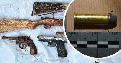 Grenades, guns and ammunition... stash of potentially deadly weapons discovered in woodland after homes evacuated - www.manchestereveningnews.co.uk