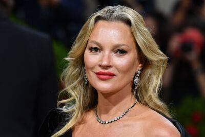 Kate Moss Attends London Show To Watch Johnny Depp Rock Out On Stage - etcanada.com - city Sheffield