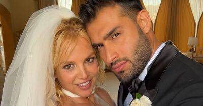 Britney Spears 'suffered panic attack' right before dramatic wedding to Sam Asghari - www.ok.co.uk