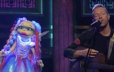 Watch Coldplay’s Chris Martin join puppet group The Weirdos for TV performance - www.nme.com - Britain - USA - New Jersey