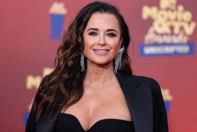Kyle Richards ‘Cannot Move’ Following A Back Injury That Has Left Her Bedridden For An ‘Unforeseeable Future’ - etcanada.com