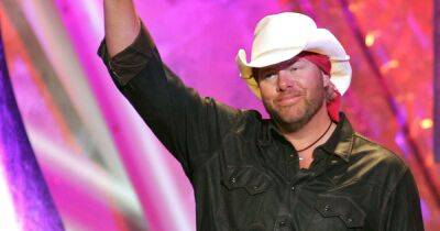 Country singer Toby Keith says he has stomach cancer and is undergoing chemo - www.ok.co.uk