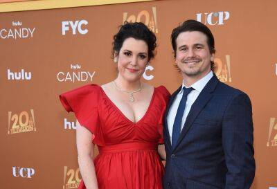Melanie Lynskey’s Husband Jason Ritter Wants To Appear In ‘Yellowjackets’: ‘He Would Do Anything’ - etcanada.com
