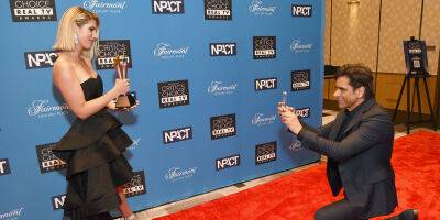 John Stamos Supports Kelly Rizzo As She Accepts Award For Late Bob Saget at Critics Choice Real TV Awards 2022 - www.justjared.com - Los Angeles - Egypt