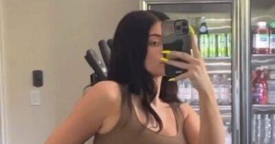 Kylie Jenner wows in gym snap 4 months after giving birth amid back and knee pain - www.ok.co.uk