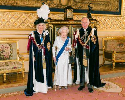 The Queen Beams Alongside Prince Charles And Camilla In Sweet Order Of The Garter Ceremony Photo - etcanada.com - Britain