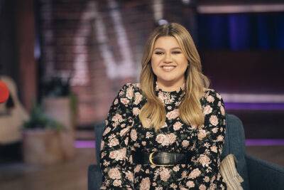 Kelly Clarkson Covers A Classic Elton John Hit, Chats With ‘1883’ Star Faith Hill Who Swore She Would ‘Never’ Act Again - etcanada.com