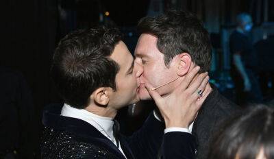 Jonathan Groff & Skylar Astin Shared a Backstage Kiss at the Tonys! (Photos) - www.justjared.com - New York