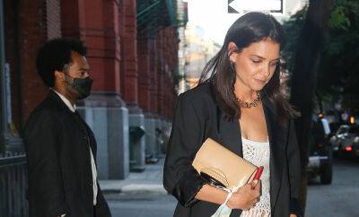 Katie Holmes Spotted Leaving Her Apartment with Boyfriend Bobby Wooten III & Friends - www.justjared.com - USA - New York