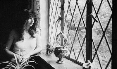 Kate Bush thanks her new fans as “Running Up That Hill” continues to climb those charts - www.thefader.com - Norway - Austria
