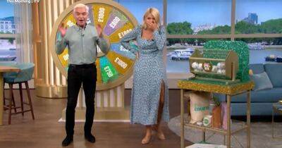 ITV This Morning fans laugh as it 'goes wrong' and think Holly Willoughby and Phillip Schofield read their tweets - www.manchestereveningnews.co.uk - Britain