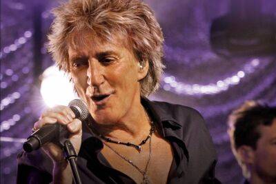 Rod Stewart Celebrates Father’s Day With Tribute To His Late Father In ‘Touchline’ Music Video - etcanada.com - Britain - USA