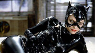 'Batman Returns': Michelle Pfeiffer on Catwoman's Whip and Dating Michael Keaton Years Earlier (Flashback) - www.etonline.com - county Harrison - county Ford