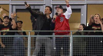 Neil Diamond Sings ‘Sweet Caroline’ at Boston Red Sox Game in Rare Post-Retirement Appearance - variety.com - county Caroline - county Marathon