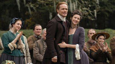 'Outlander' Cast Shares a Behind-the-Scenes Look at 'Mega-Sized' Season 7 -- Watch! - www.etonline.com - Scotland