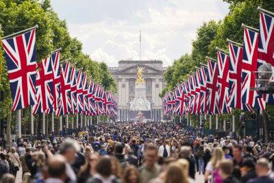 Queen’s Platinum Jubilee Celebrations Kick Off With Trooping The Colour Parade; Harry & Meghan Said In Attendance But Not Due On Balcony - deadline.com - Britain - France - London
