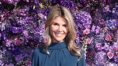 Lori Loughlin Hits the Red Carpet in First Appearance Since College Admissions Scandal - www.etonline.com - Los Angeles - California