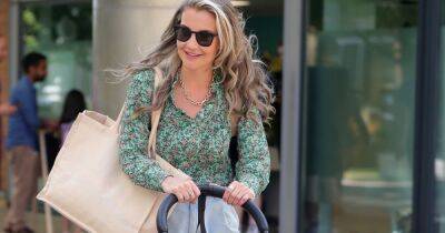 Helen Skelton is summer chic as she takes baby daughter Elsie to work on Steph’s Packed Lunch - www.ok.co.uk