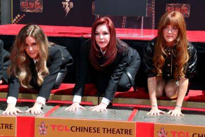 Elvis Presley’s Family Imprint Their Hand Prints At The Iconic TCL Chinese Theatre - etcanada.com - China - county Butler