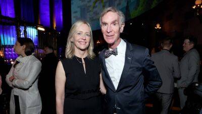 Bill Nye Marries Journalist Liza Mundy - www.etonline.com - Columbia