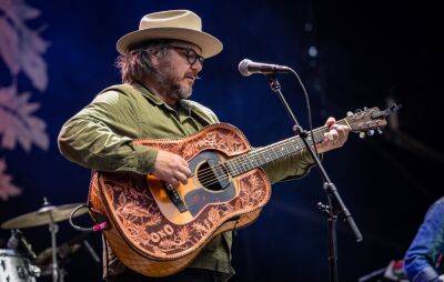 Listen to a previously-unreleased alternate version of Wilco’s ‘Kamera’ - www.nme.com - Chicago