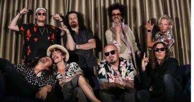 The Darkness announce new headline UK tour alongside Black Stone Cherry - www.officialcharts.com - Britain - county Forest