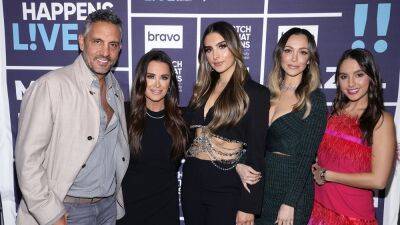 Kyle Richards' Husband Mauricio Umansky and Daughters to Star in 'Buying Beverly Hills' on Netflix - www.etonline.com - Los Angeles - California - city Santiago