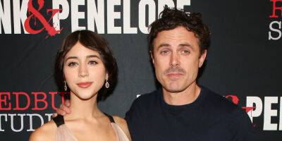 Casey Affleck Supports Girlfriend Caylee Cowan at the Premiere of Her New Film 'Frank & Penelope' in L.A. - www.justjared.com - Beverly Hills