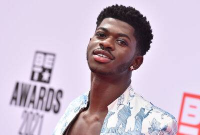 Lil Nas X Urinates On A BET Award In New ‘Late To Da Party’ Video After Being Snubbed By The Show - etcanada.com