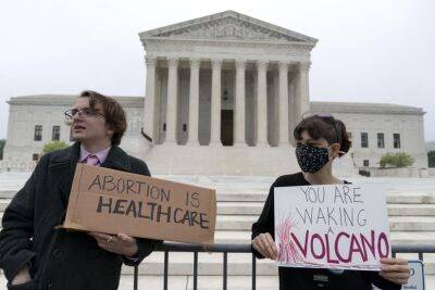 U.S. Supreme Court Overturns Roe V. Wade Ruling In Landmark Decision For Abortion - etcanada.com - USA - state Mississippi