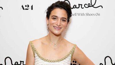 Jenny Slate on What She'd Tell Her Younger Self About 'SNL' and Her Daughter's Love of 'Marcel the Shell' - www.etonline.com - Indiana - county Ida