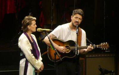 Marcus Mumford Declares Band Is Not Breaking Up, as He and Brandi Carlile Offer First Taste of His Solo Album Live - variety.com - Greece