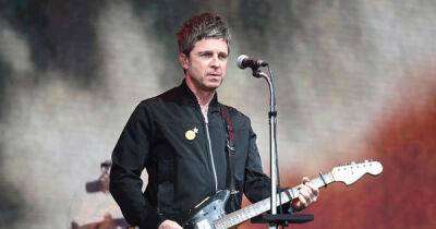 Glastonbury 2022: Noel Gallagher's performance upstaged by musician 'playing' a pair of scissors - www.msn.com