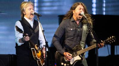 Dave Grohl performs with Paul McCartney at Glastonbury in first show since Taylor Hawkins' death - www.foxnews.com - Taylor - Chile - Colombia - county Hawkins