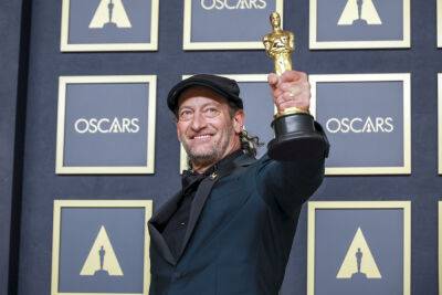Oscar-Winning ‘CODA’ Star Troy Kotsur Teaches Sign Language On ‘Sesame Street’ - etcanada.com - USA