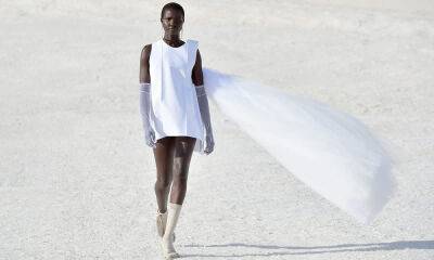 What you may not have noticed about the Jacquemus 'Le Papier' show - hellomagazine.com - France