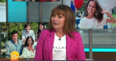 Lorraine Kelly pays tribute to Dame Deborah James in Rebellious Hope t-shirt - www.ok.co.uk - Britain