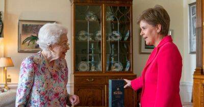 Queen Elizabeth in high spirits as she's gifted £275 whiskey by Nicola Sturgeon - www.ok.co.uk - Britain - Scotland