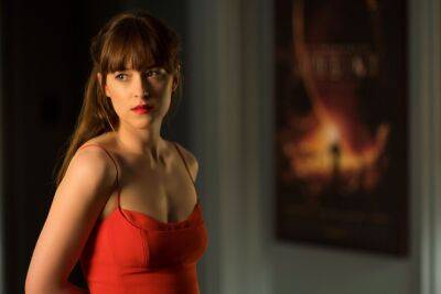 Dakota Johnson Talks “Crazy” ’50 Shades’ Drama & Says She “Signed Up To Do A Very Different Version” Of The Film - theplaylist.net