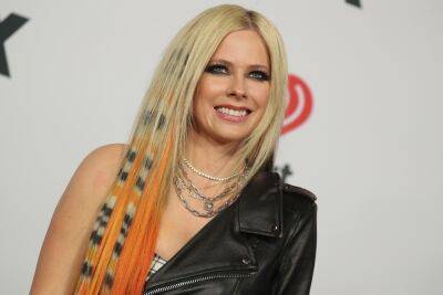 Avril Lavigne Recreates ‘Let Go’ Cover Art 20 Years Later - etcanada.com - France - New York - New York