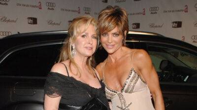 Lisa Rinna deletes Instagram story accusing Kathy Hilton of paying marketing manager to start feud - www.foxnews.com