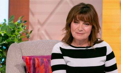 Lorraine Kelly apologises to viewers as she fights back tears - hellomagazine.com