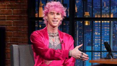 Machine Gun Kelly Jokes About Why He Smashed a Champagne Flute on His Head Following NYC Concert - www.etonline.com - county Garden - county York - city New York, county Garden