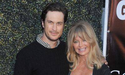 Oliver Hudson's unnerving new photo from prosthetics chair has fans saying one thing - hellomagazine.com