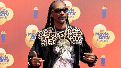 Snoop Dogg Says He's Not Smoking At 2022 MTV Movie & TV Awards: 'I've Changed My Ways' (Exclusive) - www.etonline.com - Santa Monica