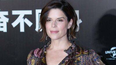 Neve Campbell Not Returning for 'Scream 6' After Salary Dispute - www.etonline.com - Chad