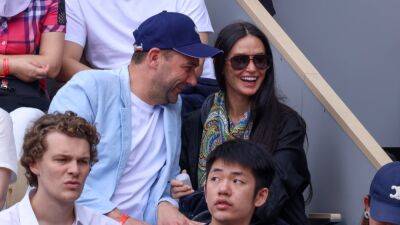 Demi Moore and Daniel Humm Cozy Up With a Kiss at French Open - www.etonline.com - France - Switzerland - county Moore